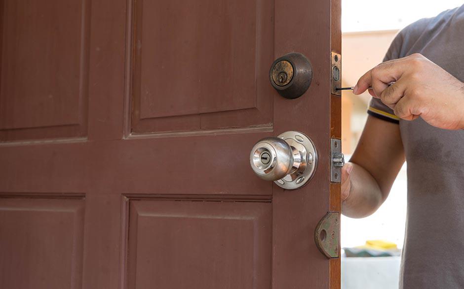 ouvrir une porte fermée à clef Châtillon