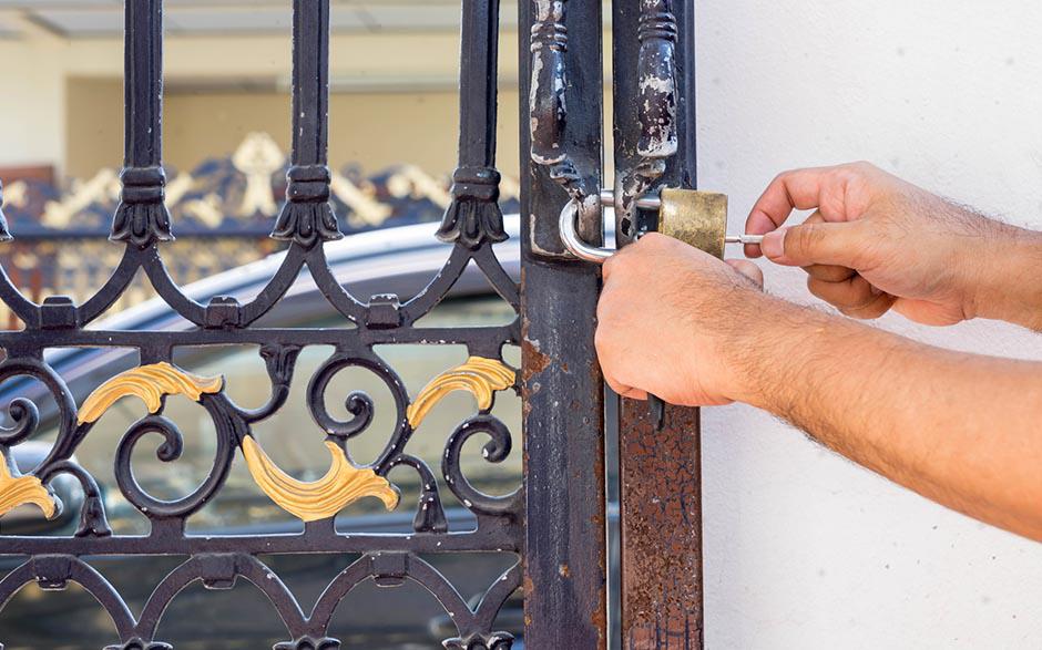 ouvrir une porte fermée à clef Châtillon