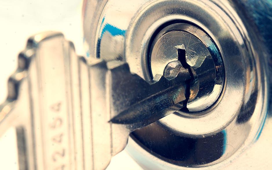 ouvrir une porte fermée à clef Châtillon